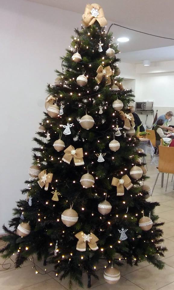 Vianočné pečenie a zdobenie stromčeka